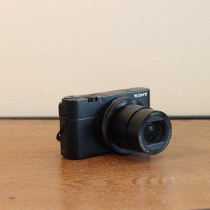 Sony Cybershot Vloggingg Camera with WiFi